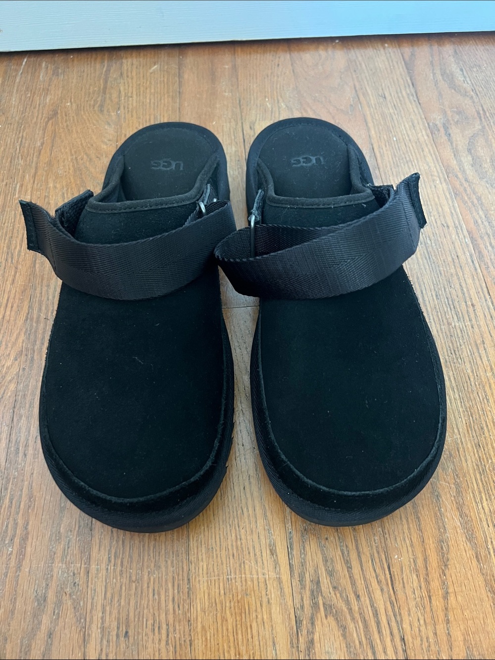 UGG Goldenstar Suede Platform Clogs Black Minimalist Streetwear Sz 11
